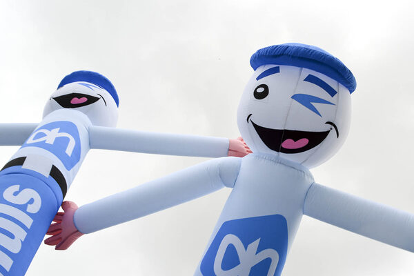 Maatwerk Albert Heijn 3D skydancers met een ludieke knipoog zijn perfect voor verschillende evenementen. Bestel op maat gemaakte airdancers bij JB Promotions Nederland