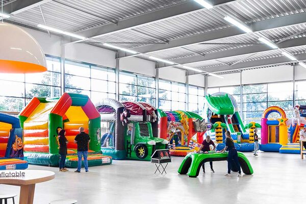 JB Inflatables; Springkussen fabrikant Meppel, koop springkussens en inflatables online