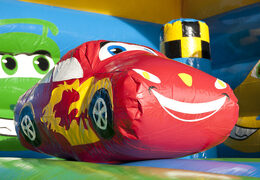 Compre um castelo insuflável com tema de carro tudo-em-um com escorregador e objeto 3D no telhado para crianças mais velhas. Encomende castelos insufláveis  ​​online na JB Insufláveis Portugal