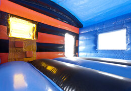 Compre um castelo insuflável maxi multifuncional interno no tema carro com um escorregador para crianças. Encomende castelos insufláveis online na JB Insufláveis Portugal