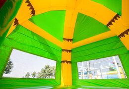 Encomende o castelo insuflável maxifun interno no tema super crocodilo para crianças. Compre castelos insufláveis ​​agora online na JB Insufláveis Portugal