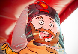 Pista de obstáculo inflável para brigada de incêndio com 8 metros de comprimento para crianças. Compre pistas de obstáculos infláveis ​​online agora na JB Insuflaveis Portugal