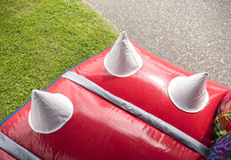 Compre uma mini corrida de obstáculo para tubarões de 8m com objetos 3D para crianças. Ordene pistas de obstáculos infláveis ​​agora online em JB Insuflaveis Portugal