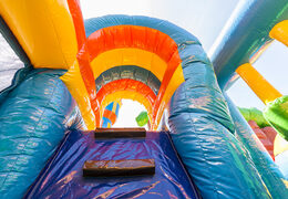 Compre um castelo insuflável  multijogador interno com tema de conto de fadas e escorregador para crianças. Encomende castelos insufláveis ​​online na JB Insufláveis ​​Portugal