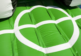 Compre um castelo insuflável médio com tema de futebol multijogador e escorregador para crianças. Encomende castelos insufláveis ​​online na JB Insufláveis ​​Portugal