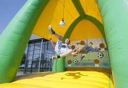 Obtenha a atração sessão de futebol para jovens e velhos, grandes e pequenos. Compre a atração sessão de futebol inflável online agora no JB Insuflaveis Portugal