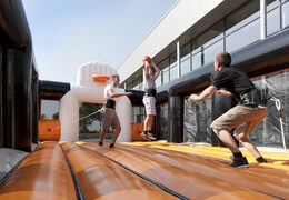 Compre uma estádio desportivo multifuncional única para diferentes tipos de atividades esportivas para jovens e idosos. Encomende a arena esportiva inflável agora online em JB Insuflaveis Portugal