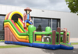 Escorrega inflável multifuncional com tema de praia com piscina, impressionante objeto 3D, cores vivas e obstáculos 3D para crianças. Compre escorregadores infláveis ​​agora online na JB Insuflaveis Portugal