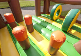 Escorrega inflável com tema de gorila com piscina, objeto 3D impressionante, cores frescas e obstáculos 3D para crianças. Ordene escorregadores infláveis ​​agora online em JB Insuflaveis Portugal