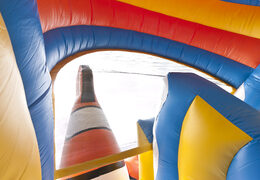 Escorrega inflável multifuncional com tema Clownfish com piscina, objeto 3D impressionante, cores frescas e obstáculos 3D para crianças. Compre escorregadores infláveis ​​agora online na JB Insuflaveis Portugal