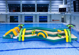 Compre a pista de obstáculos inflável dupla Zig Zag exclusiva no tema da selva para jovens e idosos. Encomende jogos de sinuca infláveis ​​agora online na JB Insuflaveis Portugal