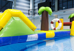 O Havaí tem um curso de assalto inflável de 12m de comprimento com 2 escorregadores para jovens e idosos. Encomende atrações aquáticas infláveis ​​agora online na JB Insuflaveis Portugal