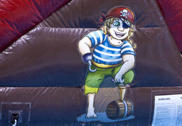 Encomende a pista de obstáculos pirata Double Zig Zag para jovens e idosos. Compre cursos de obstáculos de piscina inflável online agora na JB Insuflaveis Portugal