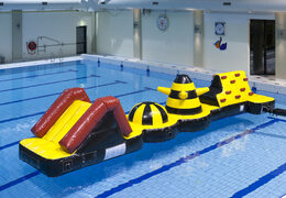 Piscina inflável de corrida de aventura com objetos desafiadores de obstáculos para jovens e idosos. Encomende jogos de sinuca infláveis ​​agora online na JB Insuflaveis Portugal