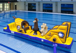 Encomende o navio pirata do curso de assalto com objetos divertidos para jovens e idosos. Compre cursos de obstáculos infláveis ​​online agora na JB Insuflaveis Portugal