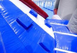 Compre uma ilha de jogo de tubarão com tema de pirata hermética com uma videira, torre de escalada, escorregador redondo e obstáculos para crianças. Encomende jogos de bilhar infláveis ​​agora online em JB Insuflaveis Portugal