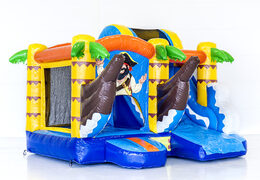 Encomende o castelo insuflável Jumpy Happy Pirate com um escorregador para as crianças. Compre castelos ​​insufláveis ​​online na JB Insufláveis ​​Portugal