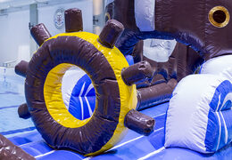 Encomende um escorrega inflável hermético em um tema pirata para jovens e idosos. Compre atrações aquáticas infláveis ​​online agora na JB Insuflaveis Portugal