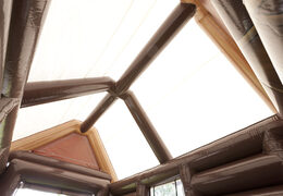 Encomende um Aprés Ski Hut inflável com um tamanho padrão de 7 por 5 por 4 metros para jovens e idosos. Compre atrações de inverno infláveis ​​online agora na JB Insuflaveis Portugal