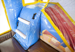 Castelo insuflável multijogador com tema de pirata para crianças. Encomende castelos insufláveis ​​online na JB Insufláveis ​​Portugal