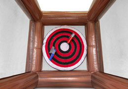 Encomende o jogo de batalha de machado inflável para jovens e idosos. Compre castelos insufláveis ​​agora online na JB Insuflaveis Portugal