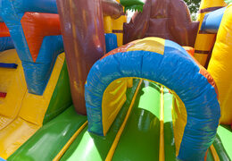 Castelo insuflável multijogador com tema de barco pirata para crianças. Encomende castelos insufláveis ​​online na JB Insufláveis ​​Portugal