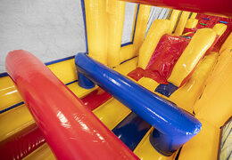 Pista de obstáculo modular inflável de 19 metros no tema padrão com objetos 3D correspondentes para crianças. Compre pistas de obstáculos infláveis ​​online agora na JB Insuflaveis Portugal