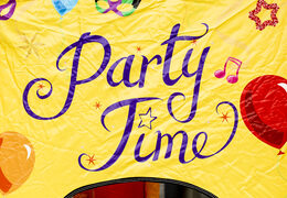 Compre um castelo insuflável multijogador aberto na festa temática para crianças. Encomende castelos insufláveis ​​online na JB Insufláveis ​​Portugal