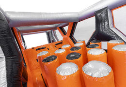 Compre o curso de assalto modular giga Survival Run inflável de 40 peças para crianças. Encomende cursos de obstáculos infláveis ​​online agora na JB Insuflaveis Portugal