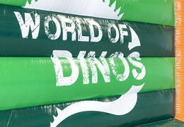 Encomende agora World of dinos A Frame Castelo super castelo insuflável com objetos 3D exclusivos e ilustrações de dino na JB Insuflaveis Portugal. Castelos insufláveis de publicidade infláveis ​​feitos sob encomenda em diferentes formas e tamanhos para venda