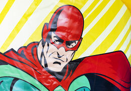 Encomende castelo insuflável de combinação de slides infláveis ​​para crianças no tema de super-heróis. Castelos insufláveis ​​com escorregador à venda na JB Insufláveis ​​Portugal