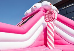 Castelo insuflável com tema Candyworld com slides e divertidos obstáculos impressos para crianças. Compre castelos insufláveis ​​online na JB Insufláveis Portugal