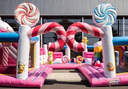 Bounce World Candyland castelo insuflável com vários slides e todos os tipos de obstáculos divertidos com estampas candyland para crianças. Compre castelos insufláveis ​​online na JB Insufláveis Portugal