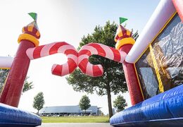 Castelo insuflável de circo mundial com vários escorregas e todos os tipos de obstáculos com estampas que combinam com o tema infantil. Compre castelos insufláveis ​​online na JB Insufláveis Portugal
