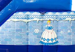 Funcionalidade multifuncional princesa castelo insuflável  em azul com um slide, o objeto 3D na superfície de salto e divertido design de pirata para crianças. Compre castelos insufláveis ​​online na JB Insufláveis ​​Portugal