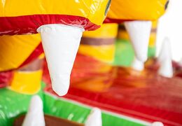 Compre o castelo insuflável multijogador Jungleworld interno com um escorregador e objetos 3D para crianças. Encomende castelos insufláveis ​​online na JB Insufláveis ​​Portugal