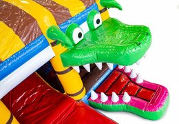 Compre um castelo insuflável multijogador pirata interno com um escorregador e objetos 3D para crianças. Encomende castelos insufláveis ​​online na JB Insufláveis ​​Portugal