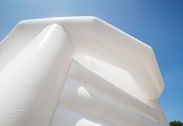 Ordene o castelo insuflável de carrossel coberto padrão com tema de casamento para crianças. Compre castelos insufláveis ​​online na JB Insufláveis ​​Portugal