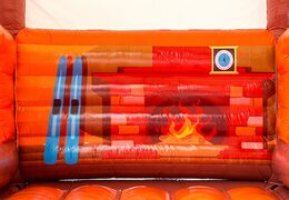 Castelo insuflável padrão do Skihut winterworld com uma chaminé 3D no topo para as crianças. Encomende castelos insufláveis ​​online na JB Insufláveis ​​Portugal