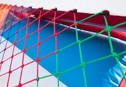 Compre um castelo insuflável com o tema de um caminhão de bombeiros com um escorregador para crianças. Encomende castelos insufláveis ​​online na JB Insufláveis ​​Portugal