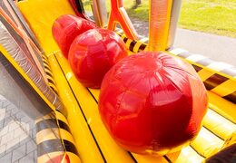 Curso de assalto com tema mega voltagem a venda na JB Infláveis