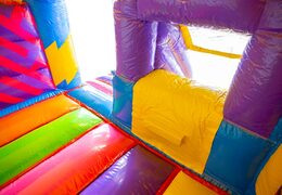 Almofada de ar inflável com slide em festa de animais e muitas cores para venda para crianças