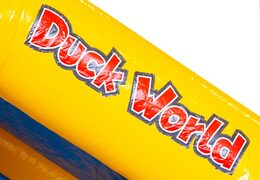 Encomendar castelo insuflável com escorrega à frente no tema pato para crianças