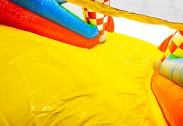 Ordene uma pista de obstáculos inflável de 13m no tema Quadrinhos para crianças. Compre pistas de obstáculos infláveis ​​agora online em JB Insuflaveis Portugal