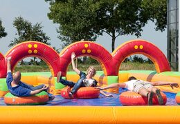 Shuffleboard vivo com amigos