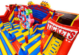 Interior da Slideworld no tema montanha-russa