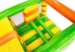 Interior do módulo de pista de obstáculos personalizável na JB