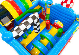 Interior do pula-pula multiplay com tema de quadrinhos, apresentando arcos e pilares