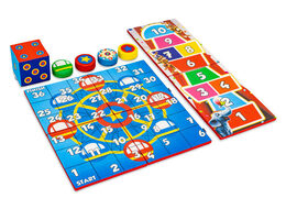 Conjunto de jogos colorido na parte de trás do Softplay no tema Rollercoaster