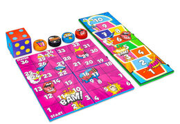 Conjunto de jogos colorido na parte da frente do Softplay no tema de quadrinhos